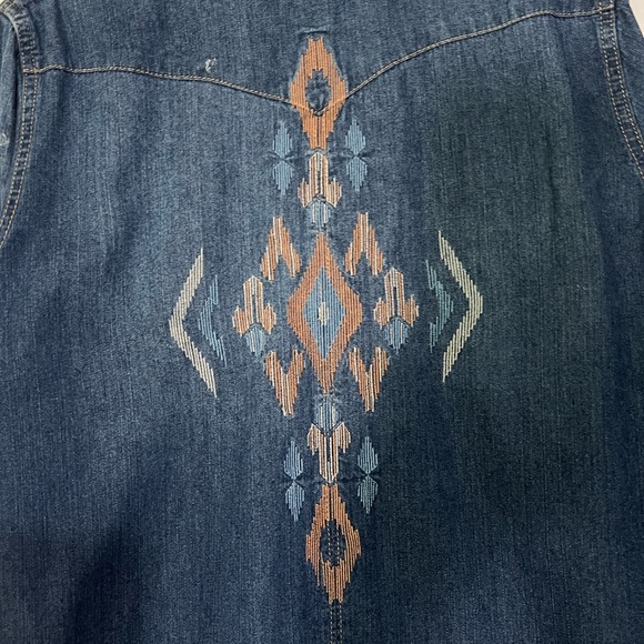 BDG Blue Distressed Denim Button Down Shirt W/ Design Size Large Coastal Cowgirl - Picture 7 of 8